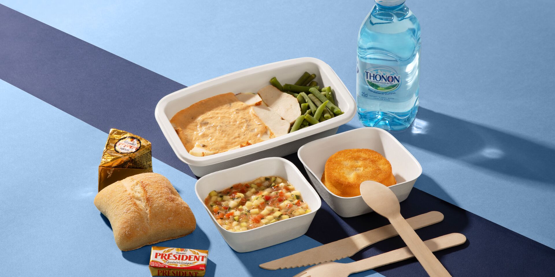 Meal tray on long-haul flights in the Economy cabin