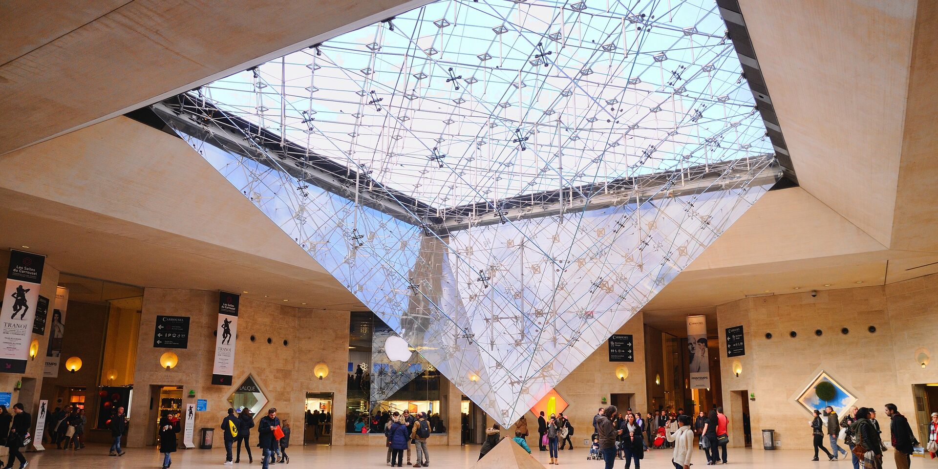 Paris The Louvre Hosts A Once In A Lifetime Exhibition About Da