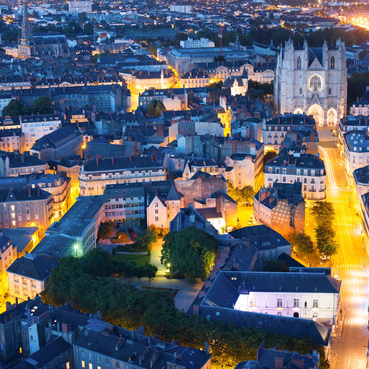 Нант франция. Нант фото города. Нант город порт. Nantes France достопримечательности. Город Нантес во Франции.