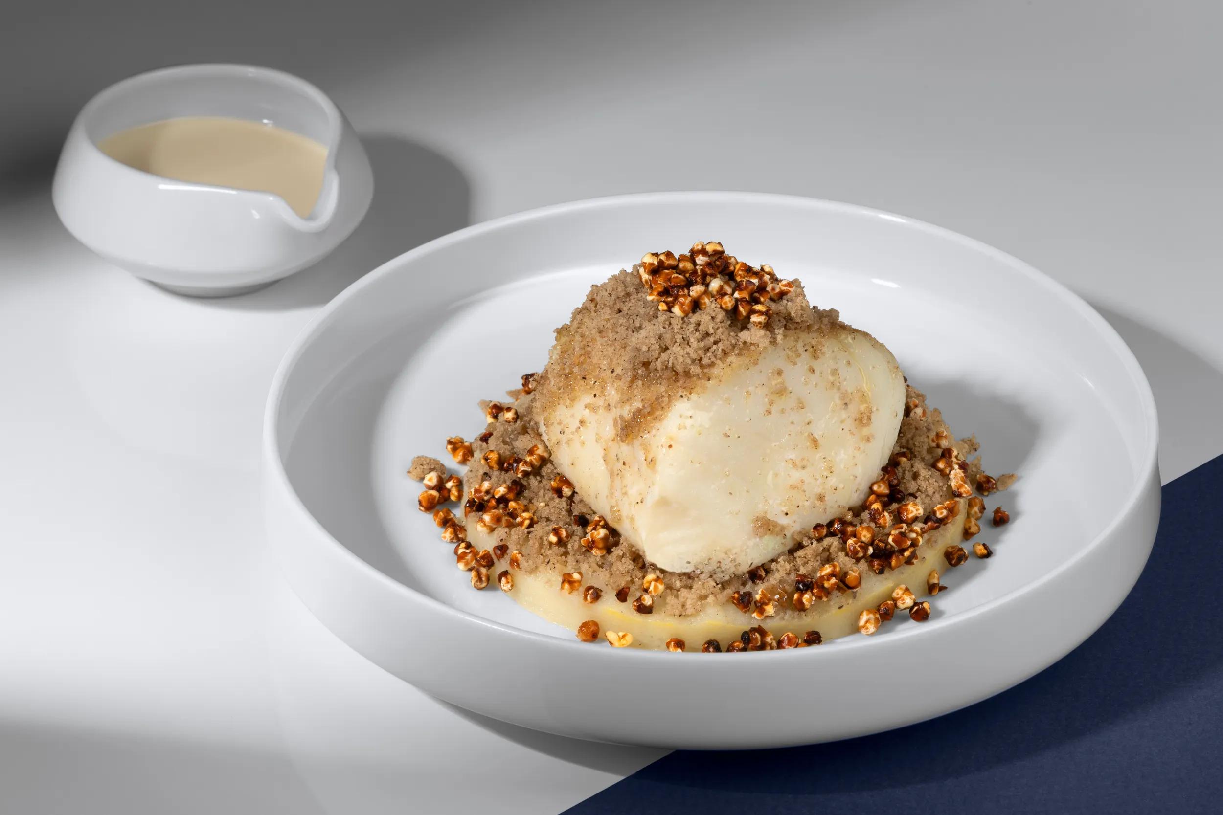 Meal tray on long-haul flights in the Business cabin