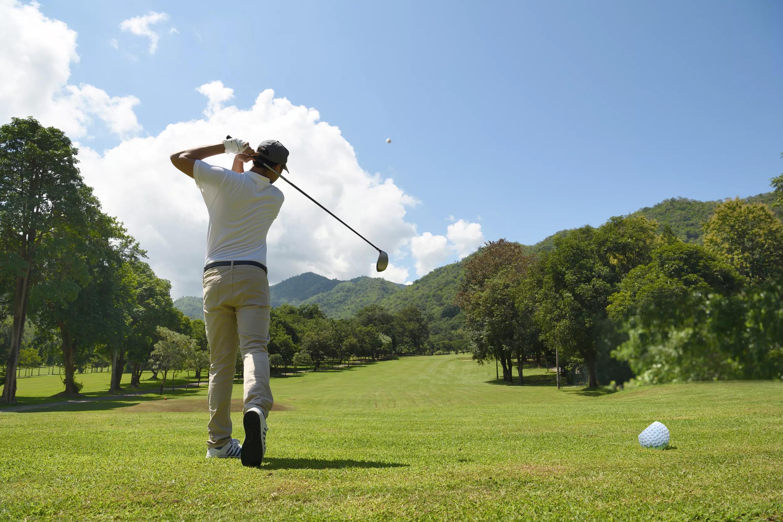 Golfing: Elegance and precision