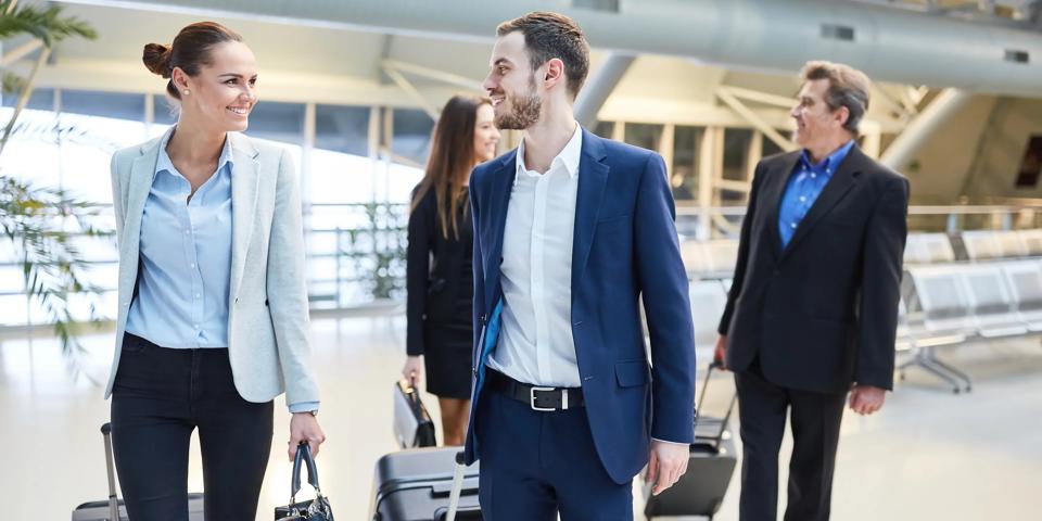 Business-people-in-airport