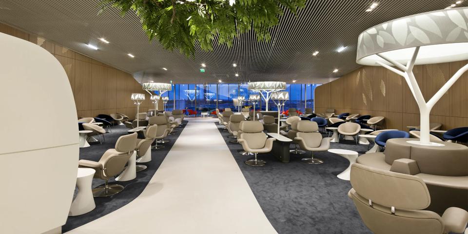 Charles de Gaulle Terminal 2E, Hall M