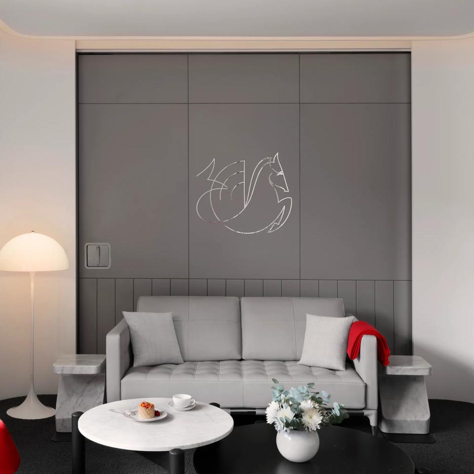 Suite-area-in-La-Premiere-lounge