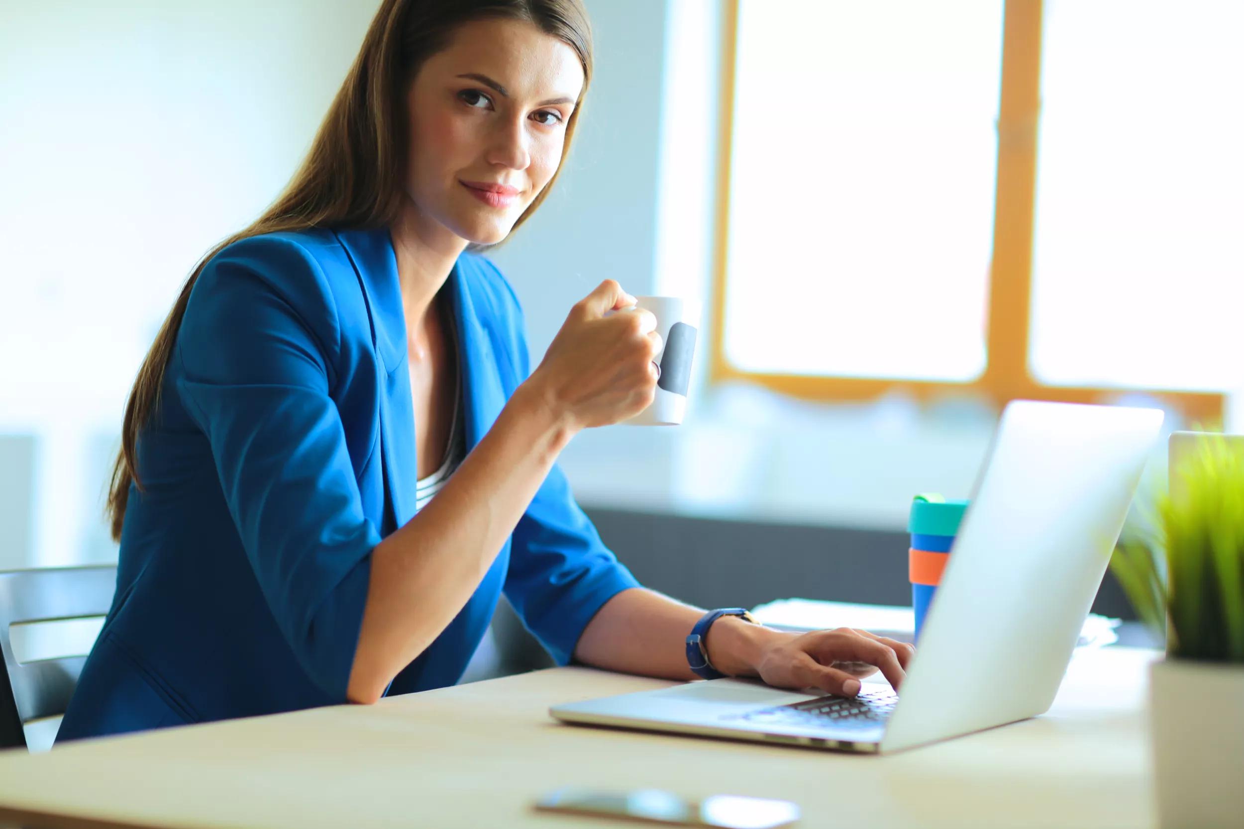 Woman in front of a computer