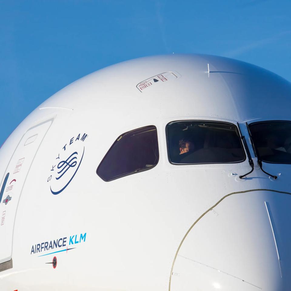 b787