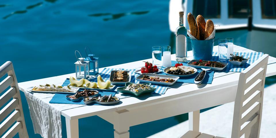 Banquet at the seaside