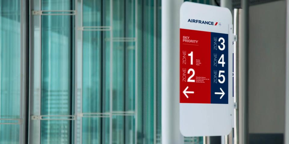 Zone signage at the boarding gate