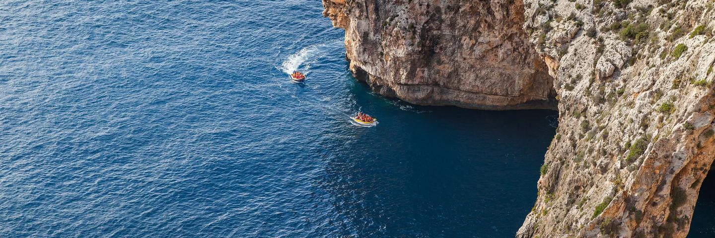 Boat trip around the Blue grotto in Malta