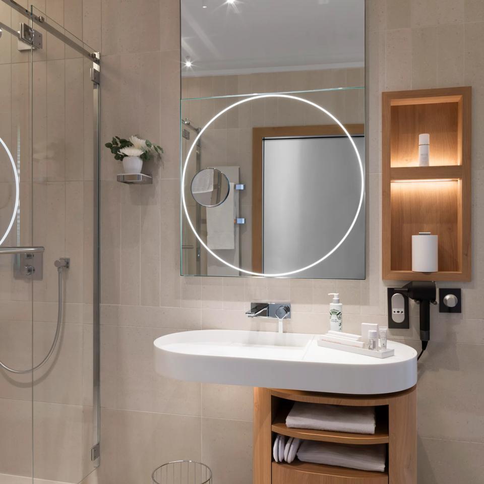 Suite-area-in-La-Premiere-lounge